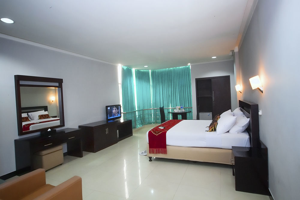 Celebes 2* Makassar